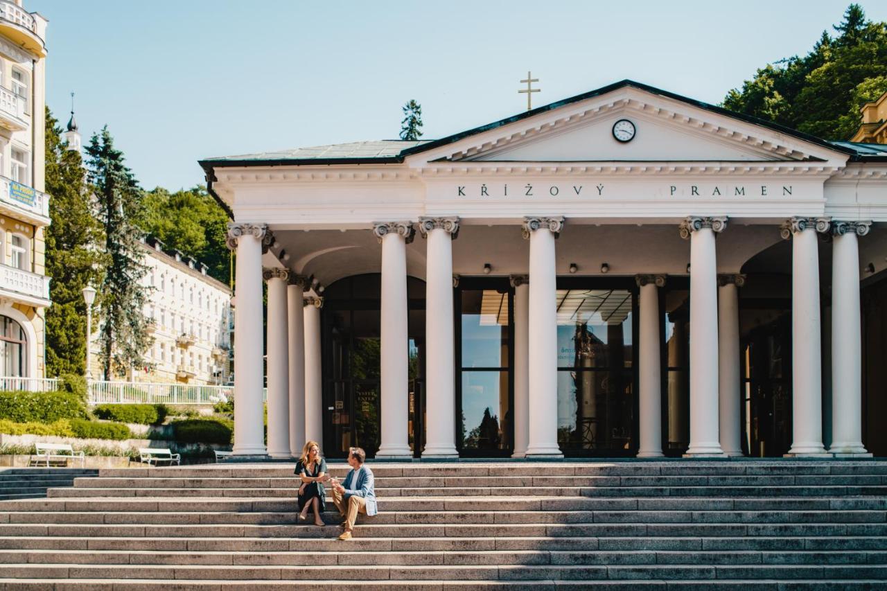 Falkensteiner Spa Resort Mariánské Lázně Esterno foto The main entrance of the university