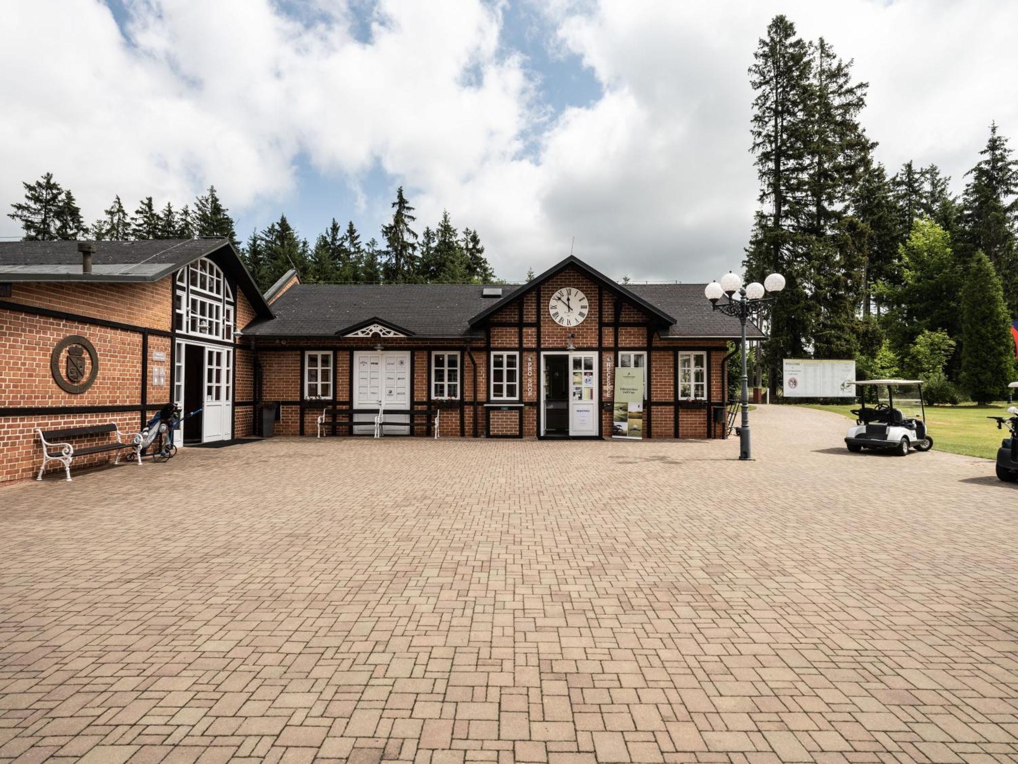 Falkensteiner Spa Resort Mariánské Lázně Esterno foto Golf clubhouse