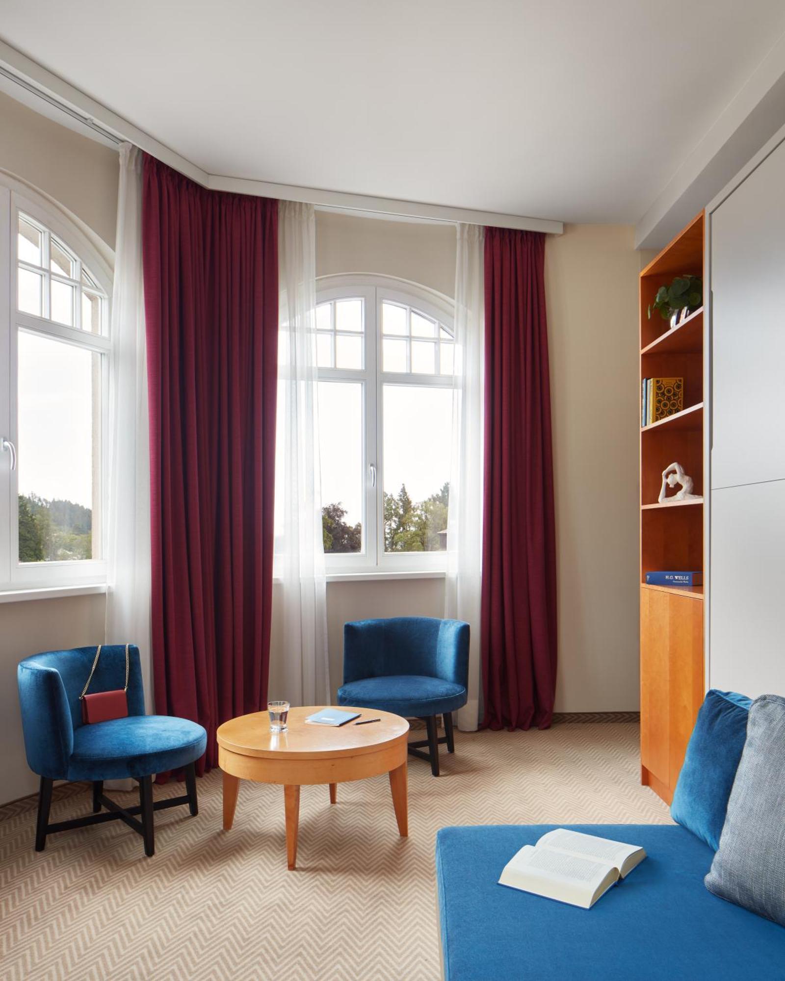 Falkensteiner Spa Resort Mariánské Lázně Camera foto Curtains in a living room