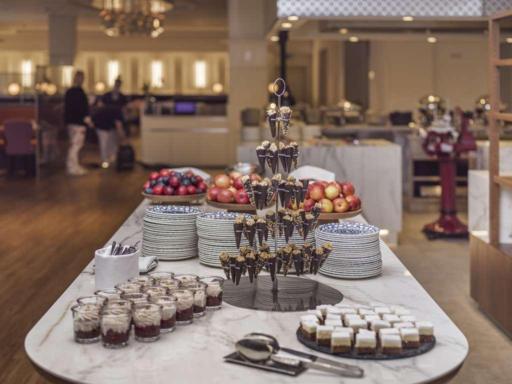 Falkensteiner Spa Resort Mariánské Lázně Ristorante foto A dessert buffet